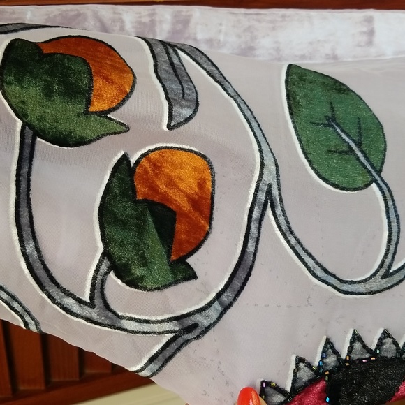 🌸NWT LUCY SILK Scarf🌸 - Picture 4 of 8